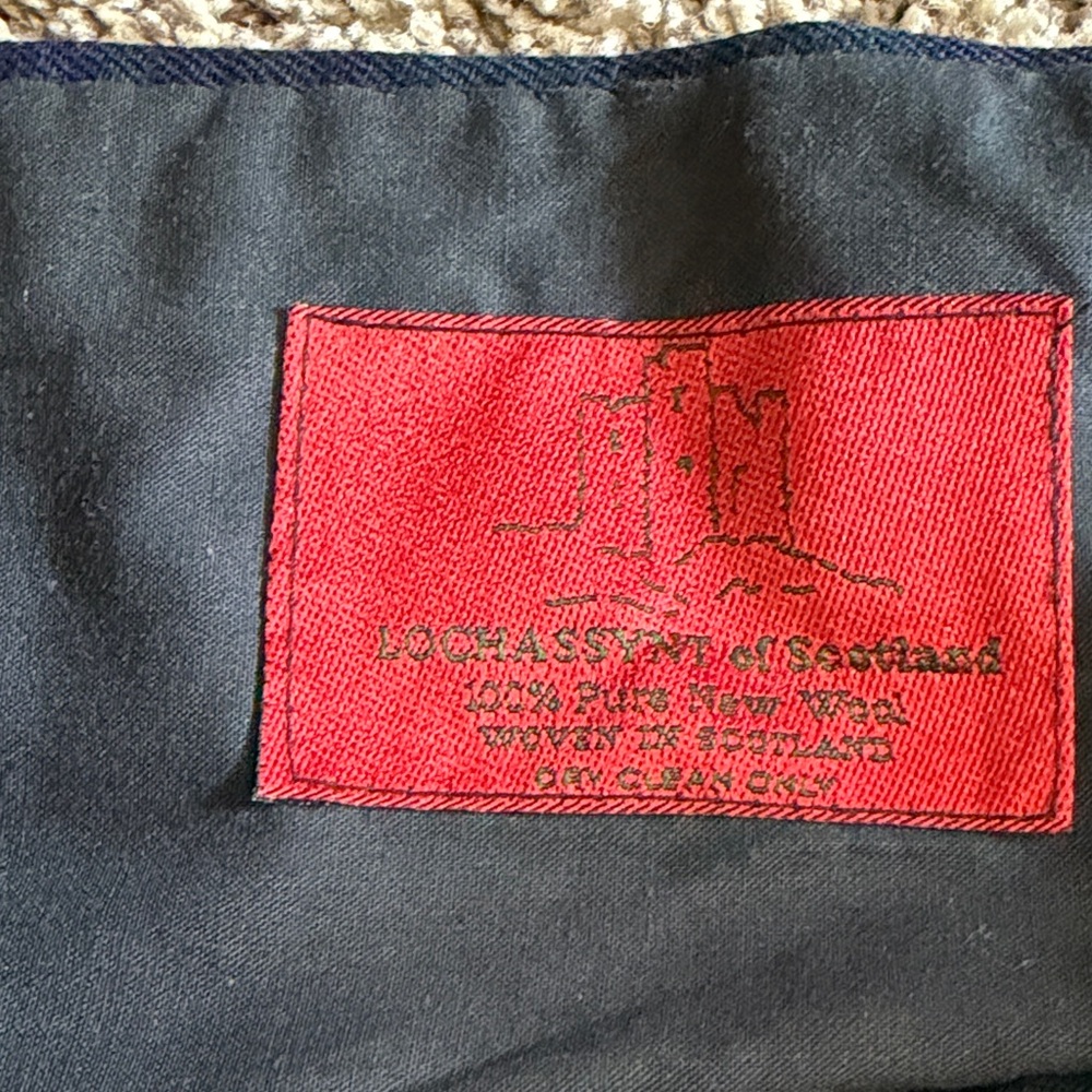 Black Watch Plaid Pleated Men’s Kilt by Locha Ssynt of Scotland - Picture 4 of 9